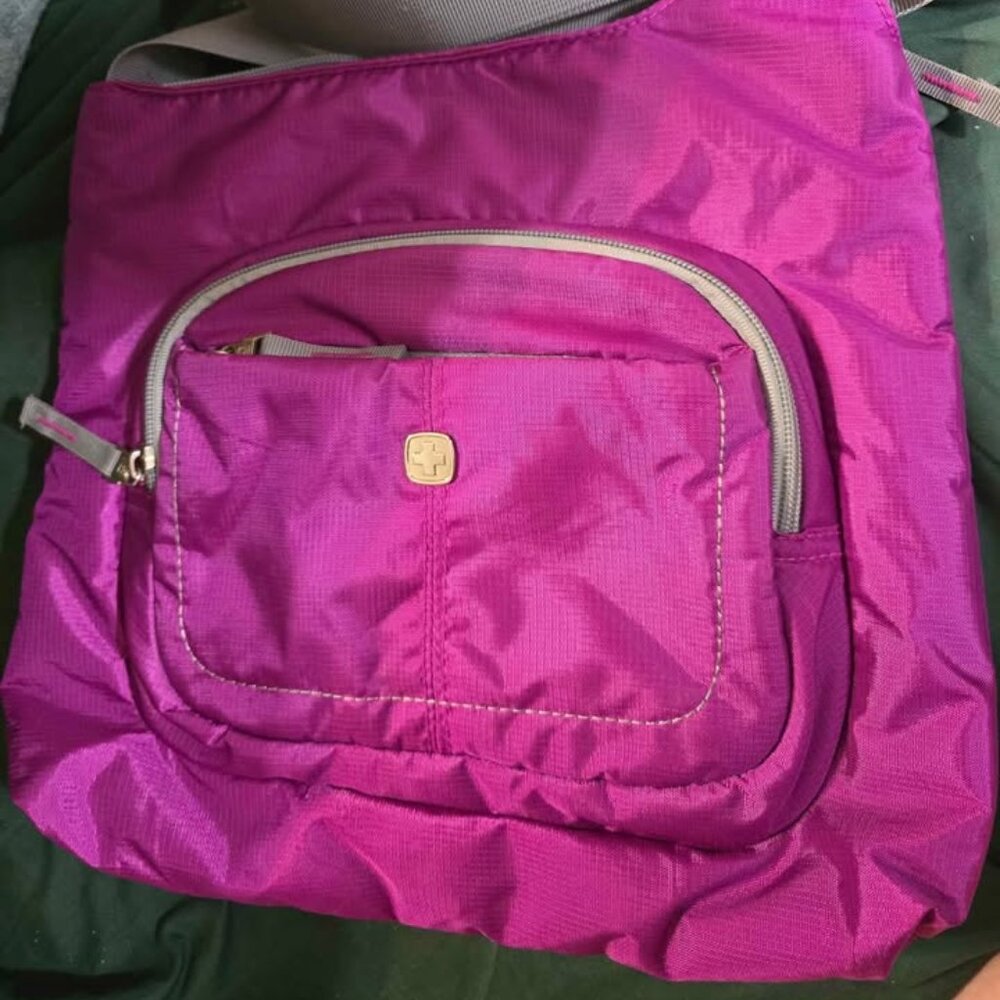 Swiss Gear Crossbody Day Bag Purse Travel Hike Outdoors Purple